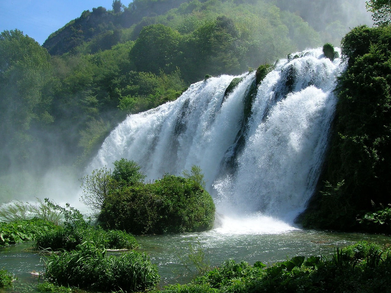 Le 20 Cascate dell’Umbria: Un Viaggio nel Cuore della Natura