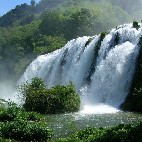 Le 20 Cascate dell’Umbria: Un Viaggio nel Cuore della Natura